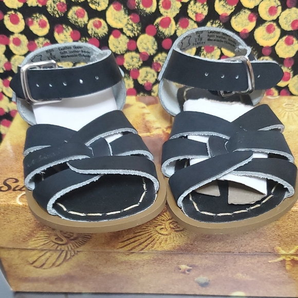 Salt Water Sandals by Hoy Black Sandals Comfortable Versatile - Picture 1 of 9